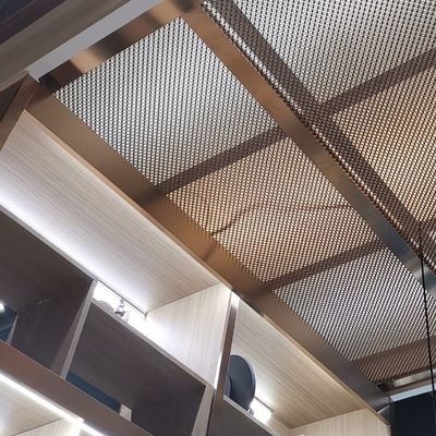 Espaço de transformação de cortinas de bobinas metálicas duráveis e duráveis