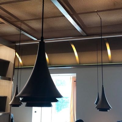 Espaço de transformação de cortinas de bobinas metálicas duráveis e duráveis