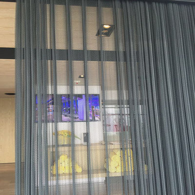 Cortinas de bobina de metal personalizadas com abertura de 5 mm 1,1 kg Peso 70 mm Finitura de pintura de malha