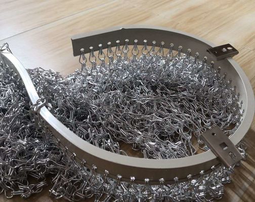Tipo de cadeia de alumínio Bom desempenho de ventilação Decoração interior Tecto divisório