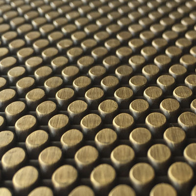 Painéis de malha de metal inoxidável de corte a laser personalizados para sinalização de marca externa fachadas modernas