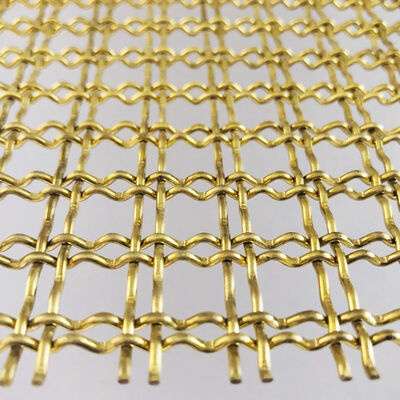Malha Arquitetônica de Arame Enrolado Dourado com Células de Diamante Abertas