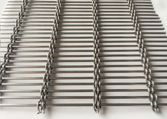 A planície natural da cor dos SS tece o Cabinetry e as escadas do metal decorativos para a rede de arame tecida arquitetónica