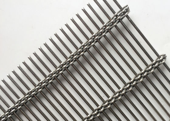 A planície natural da cor dos SS tece o Cabinetry e as escadas do metal decorativos para a rede de arame tecida arquitetónica