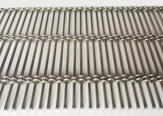 A planície natural da cor dos SS tece o Cabinetry e as escadas do metal decorativos para a rede de arame tecida arquitetónica