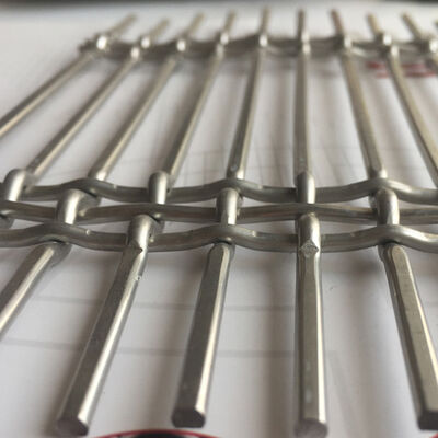 Tela de metal de espessura arquitetônica personalizada para aplicações interiores decorativas de fachadas de edifícios comerciais