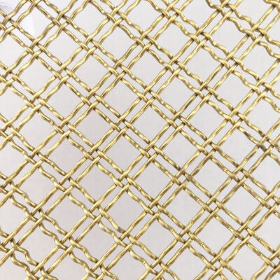 Malha Arquitetônica de Arame Enrolado Dourado com Células de Diamante Abertas